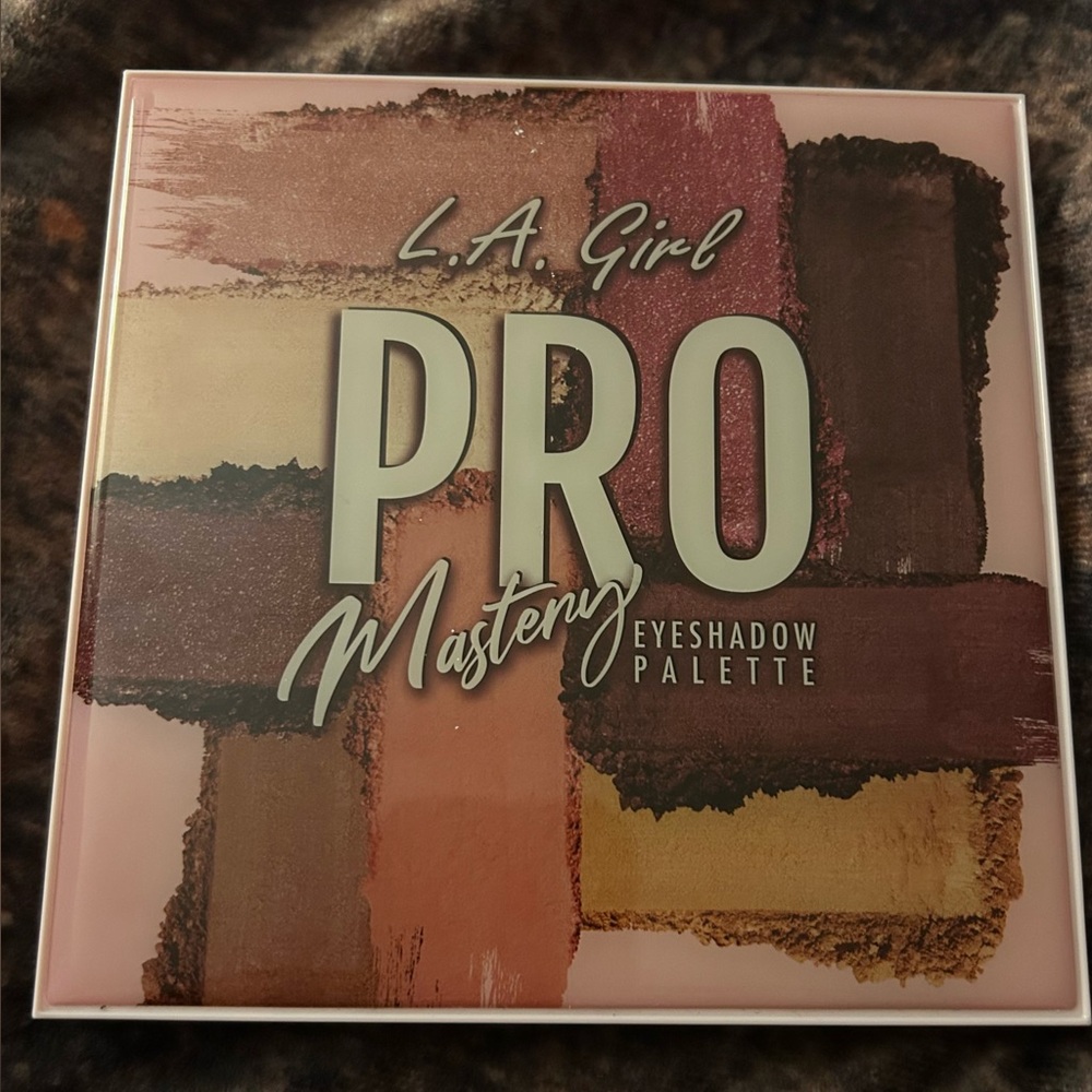 L.A. Girl Pro - Mastery Eyeshadow Palette - 16 Colors - Brand New